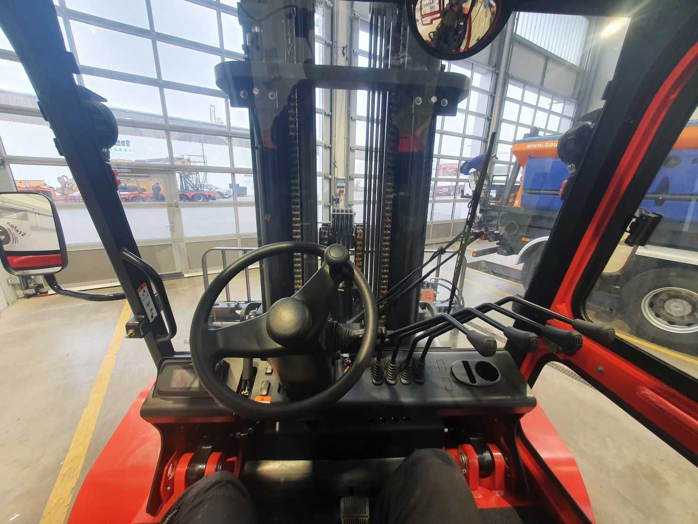 Fahrzeugabbildung Andere EP Equipment EFL 702 / 7T / Triplex: 5,40m / ZVG