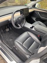 Tesla Model Y Long Range AWD 8-fach AHK - Tesla Model Y: Von Privat