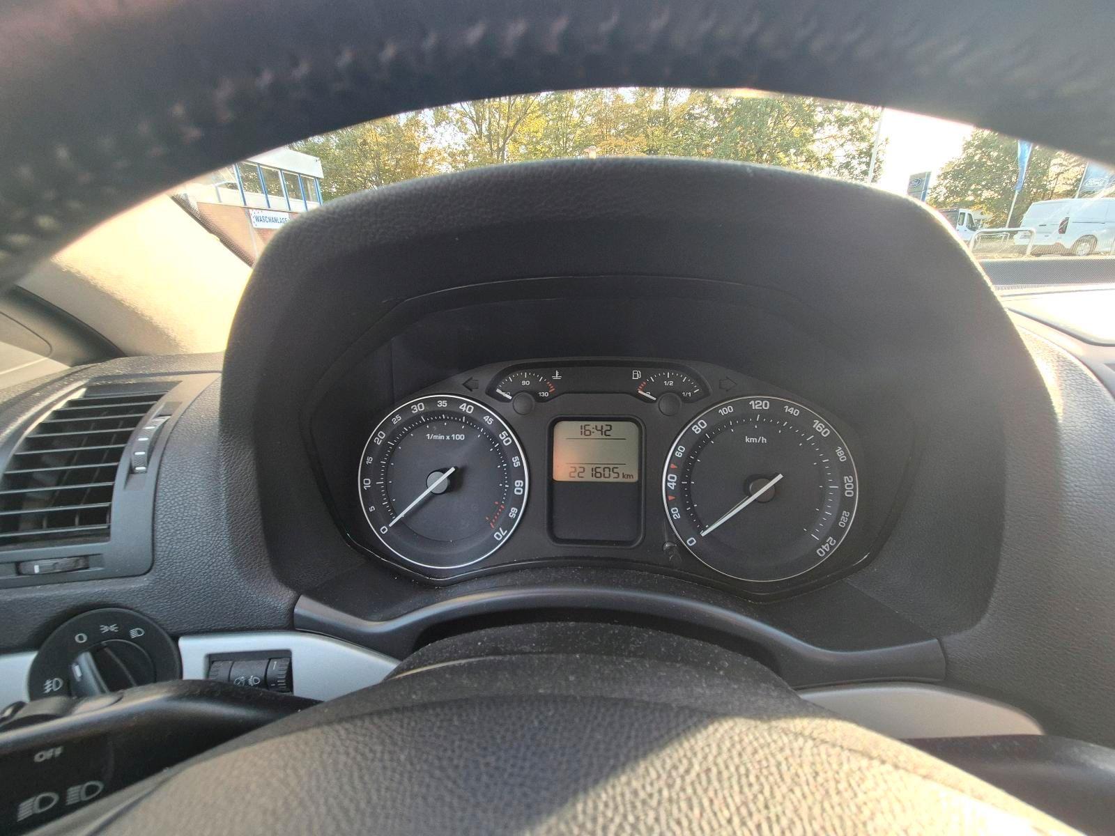Skoda Octavia 2005 — photo 12