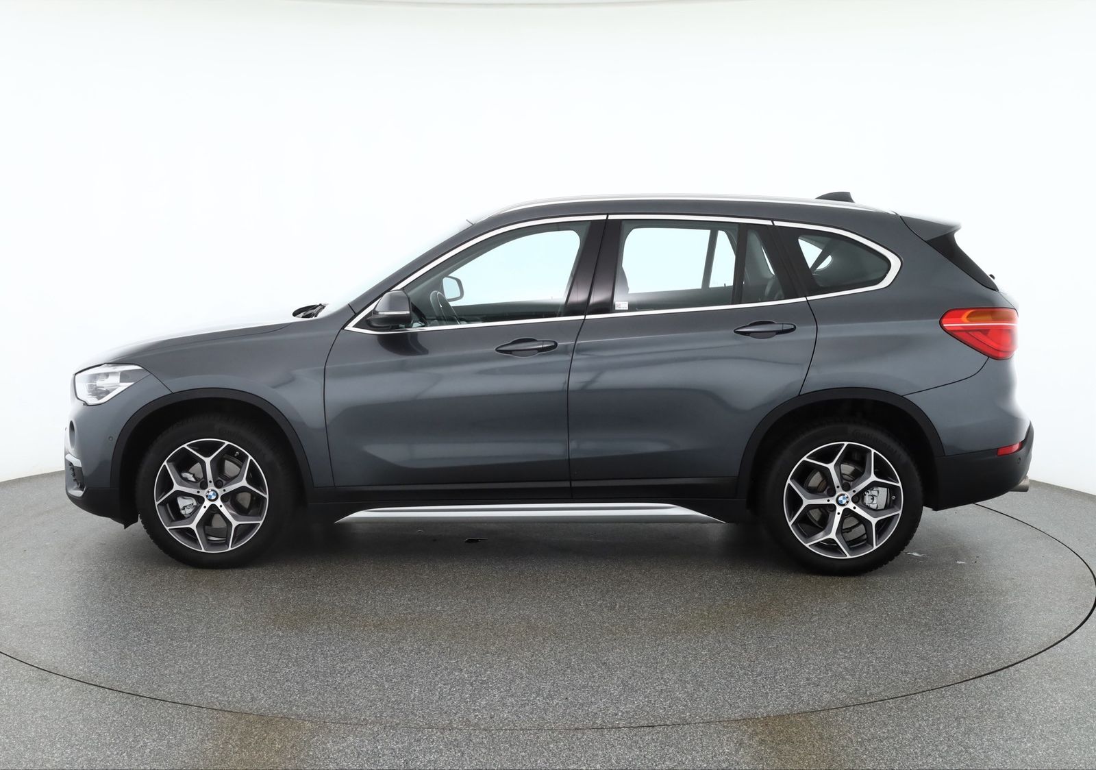 BMW X1 18d xDrive xLine LED Navi Teilleder Head-Up imagem 2