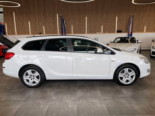 MYAUTOCENTER – Gebraucht- und Jahreswagen mit Werkstattservice in Pfaffenhofen Opel Astra J Sports Tourer Design Edition *PDC*Klima*