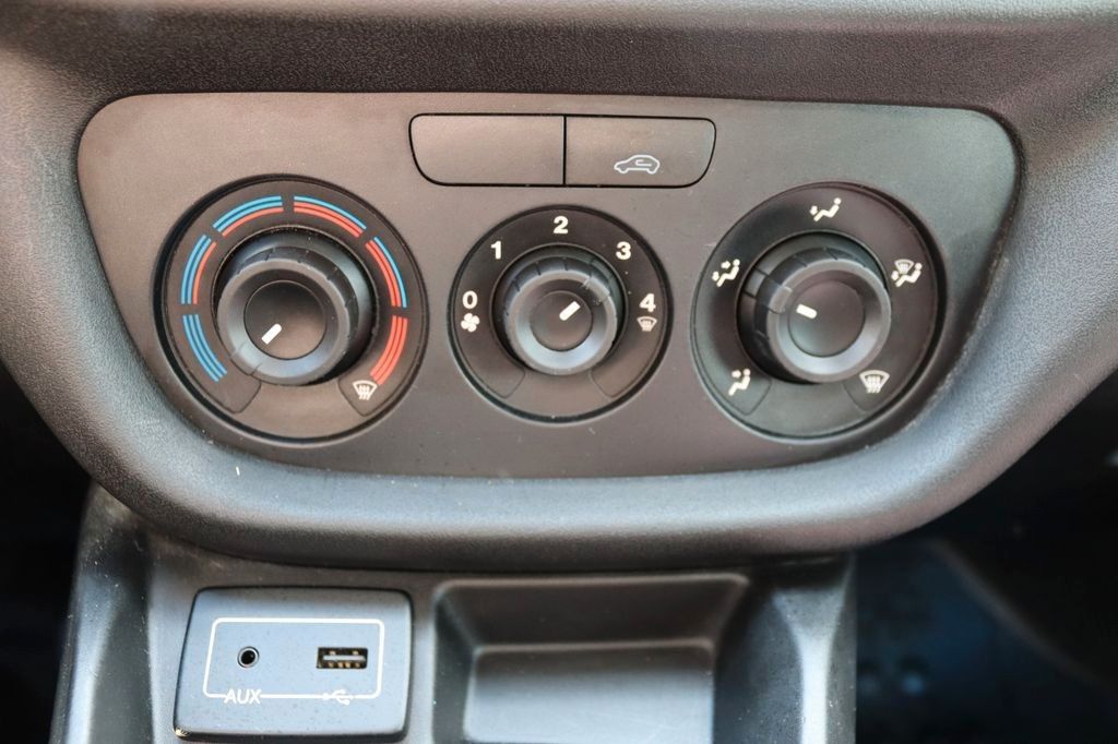 Fahrzeugabbildung Fiat Doblo SX Maxi Kasten AHK ALLWETTER REIFEN EURO 6