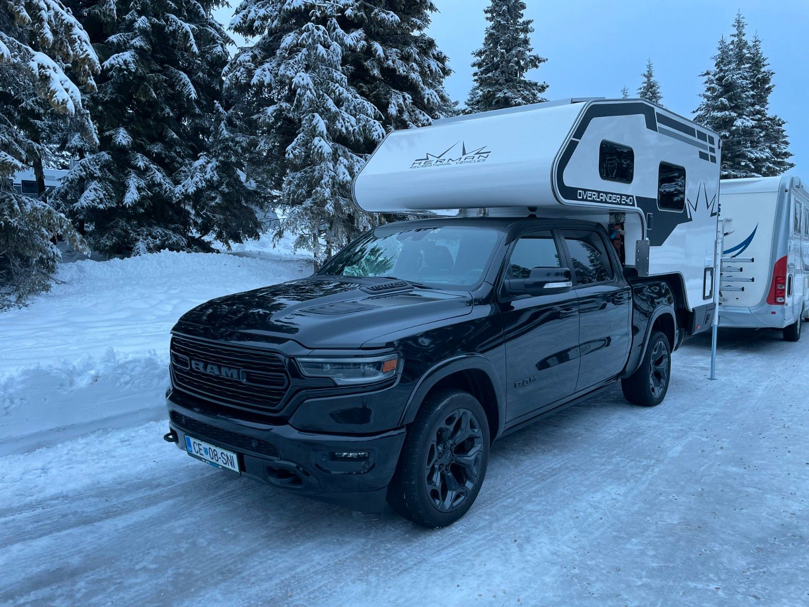 Fahrzeugabbildung Andere OVERLANDER 240