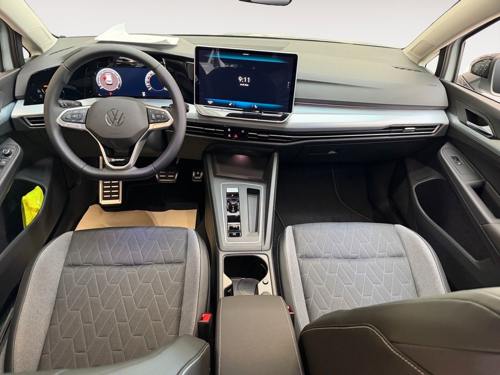 Fahrzeugabbildung Volkswagen Golf 1.5 eTSI DSG Energy Navi, AHZV, LED Plus