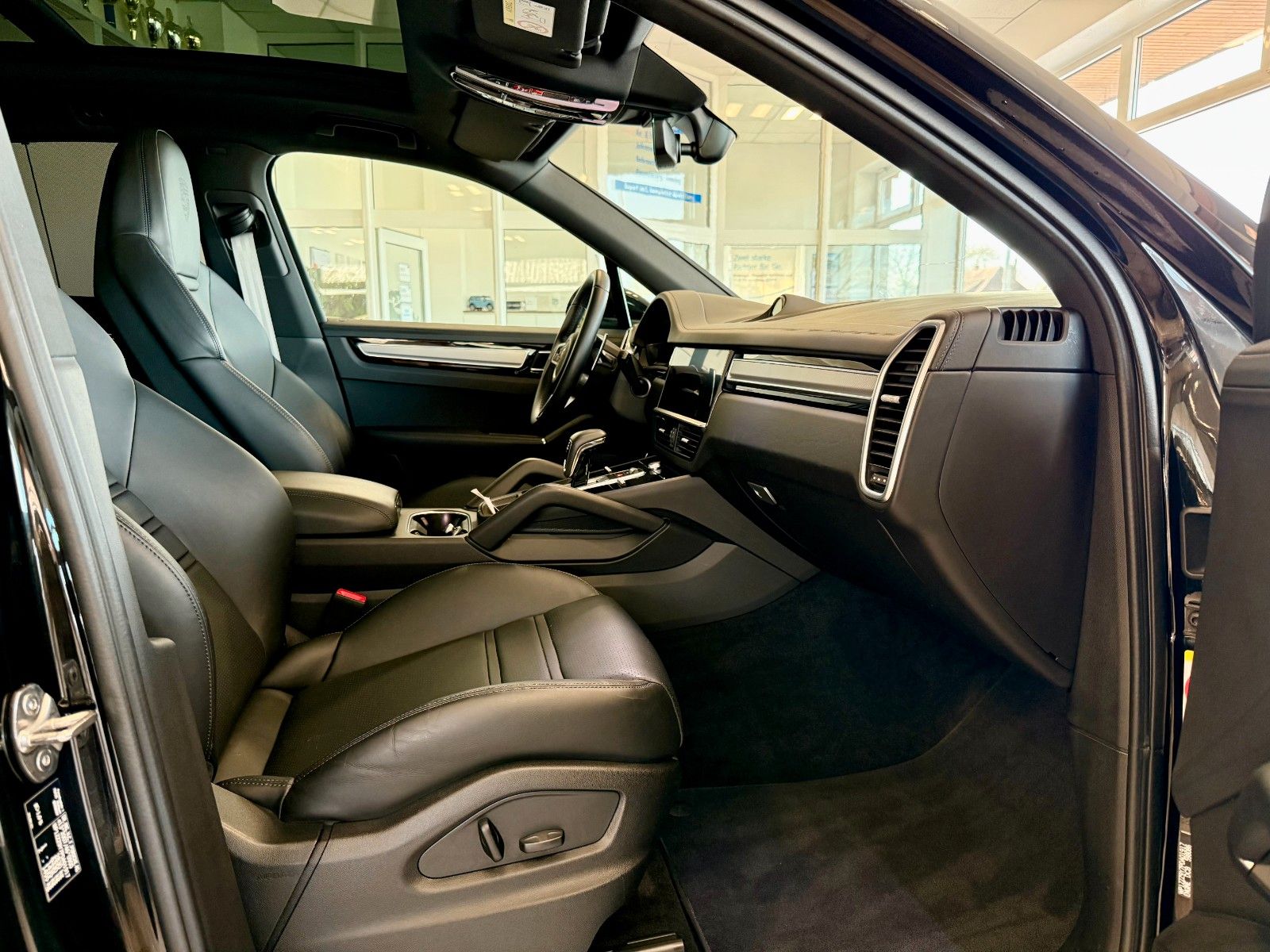 Fahrzeugabbildung Porsche Cayenne V6 Platinum Edition Luftfederung/AHK/21"