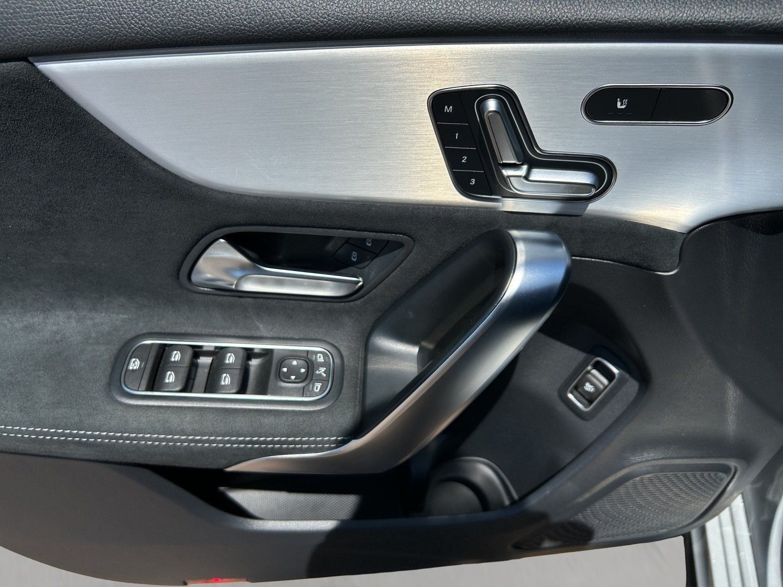Fahrzeugabbildung Mercedes-Benz A200d Limo AMG SpecialEdition AHK Standhz DISTRO