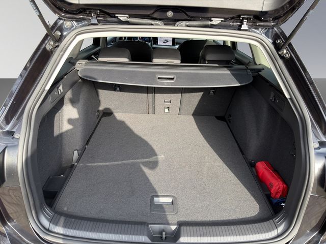 Golf VIII Variant 2.0 TDI Life DSG AHK ACC LED