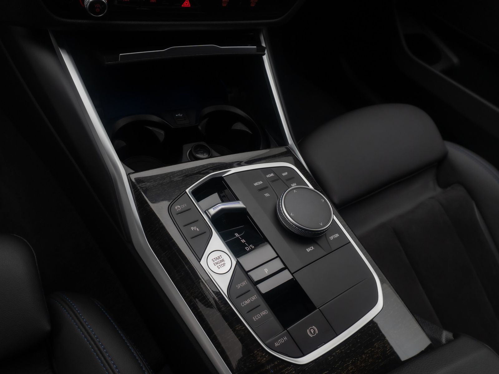 Fahrzeugabbildung BMW 320d MSport Alarm Komfort DAB HiFi Kamera 18Zoll