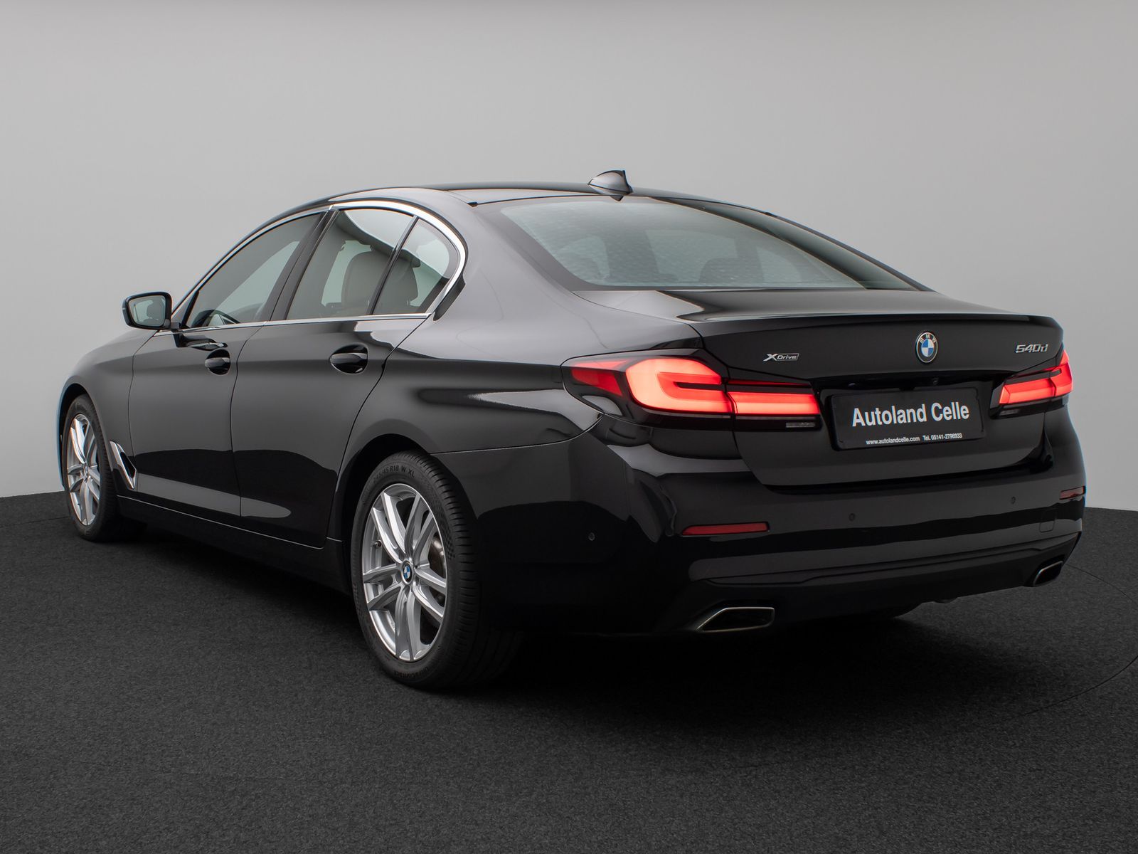 Fahrzeugabbildung BMW 540d xD Kamera Glasdach Laser HUD DAB H/K AHK