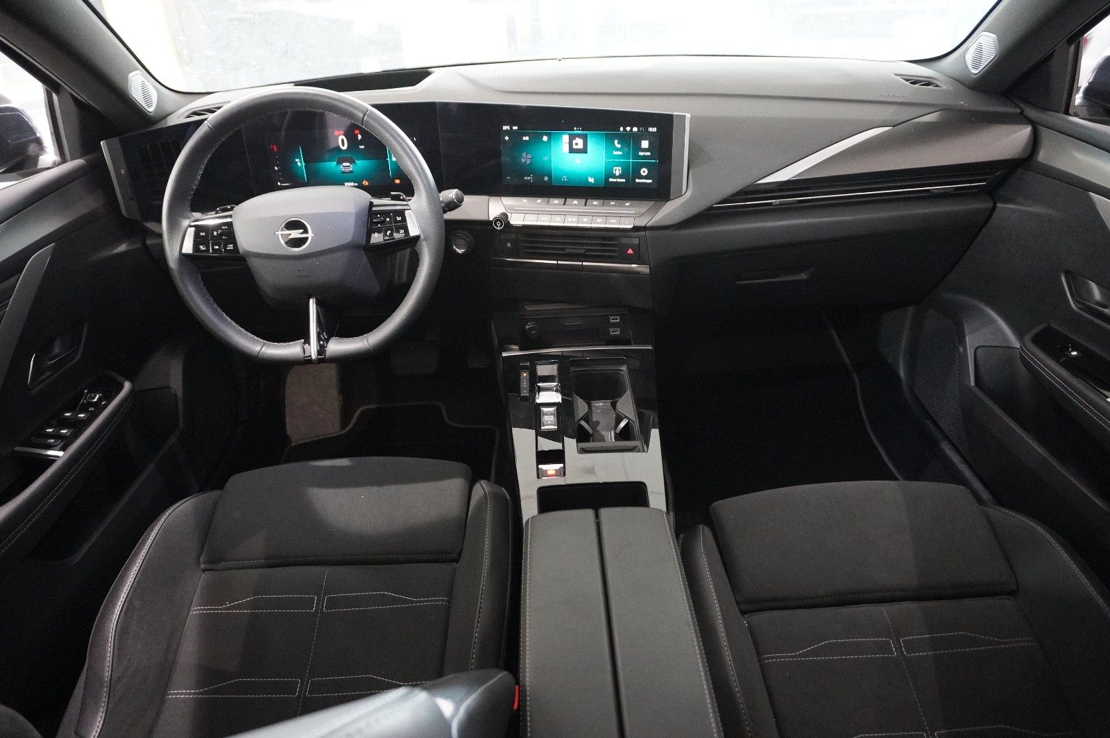 Fahrzeugabbildung Opel Astra L Lim. 1.2T GS LINE NAVI/LED/360°/PANO/HUD