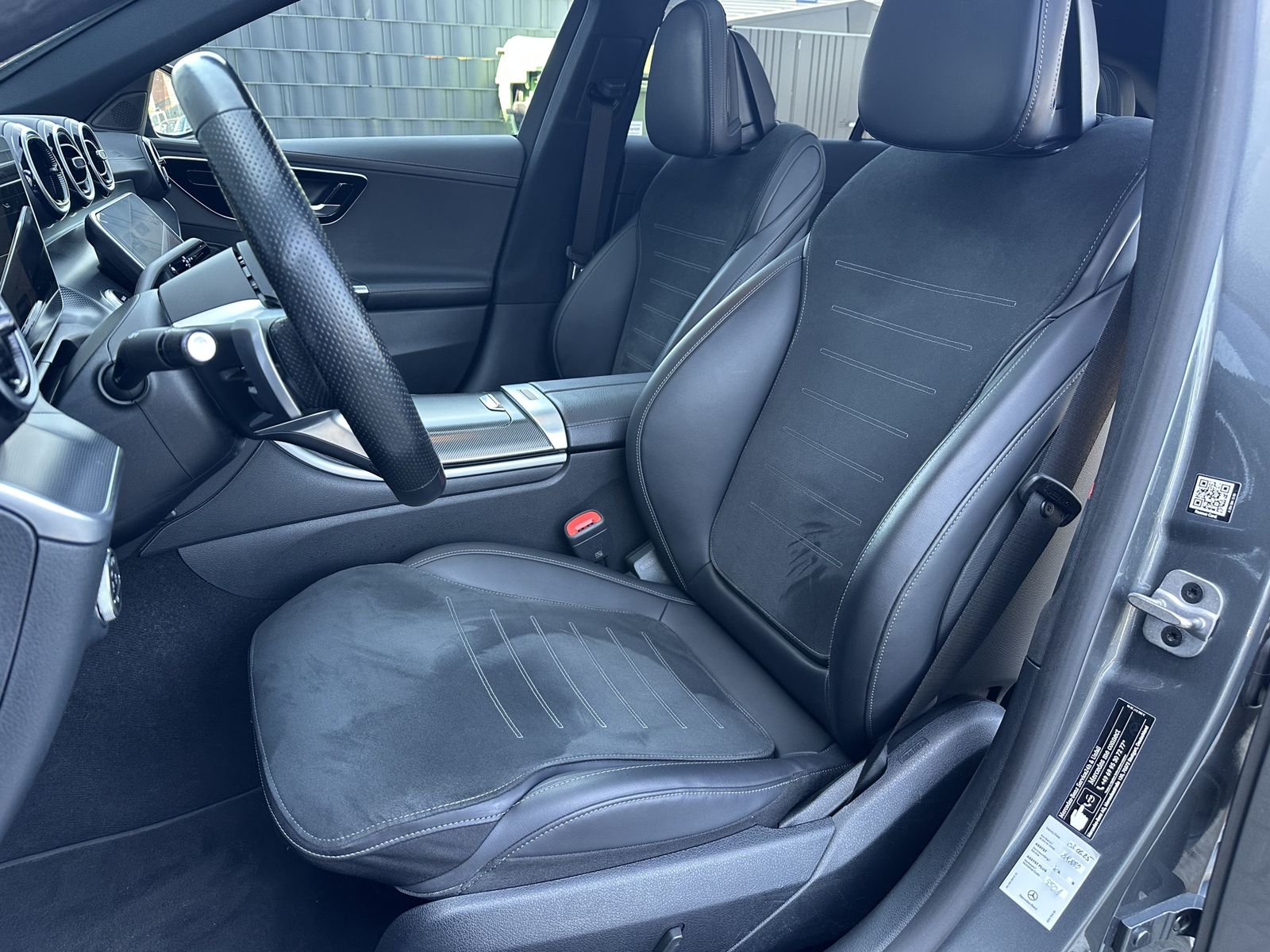 Fahrzeugabbildung Mercedes-Benz C 220d T AMG -Line NAV+LED+ACC+AHK+KAMERA+19ZOLL