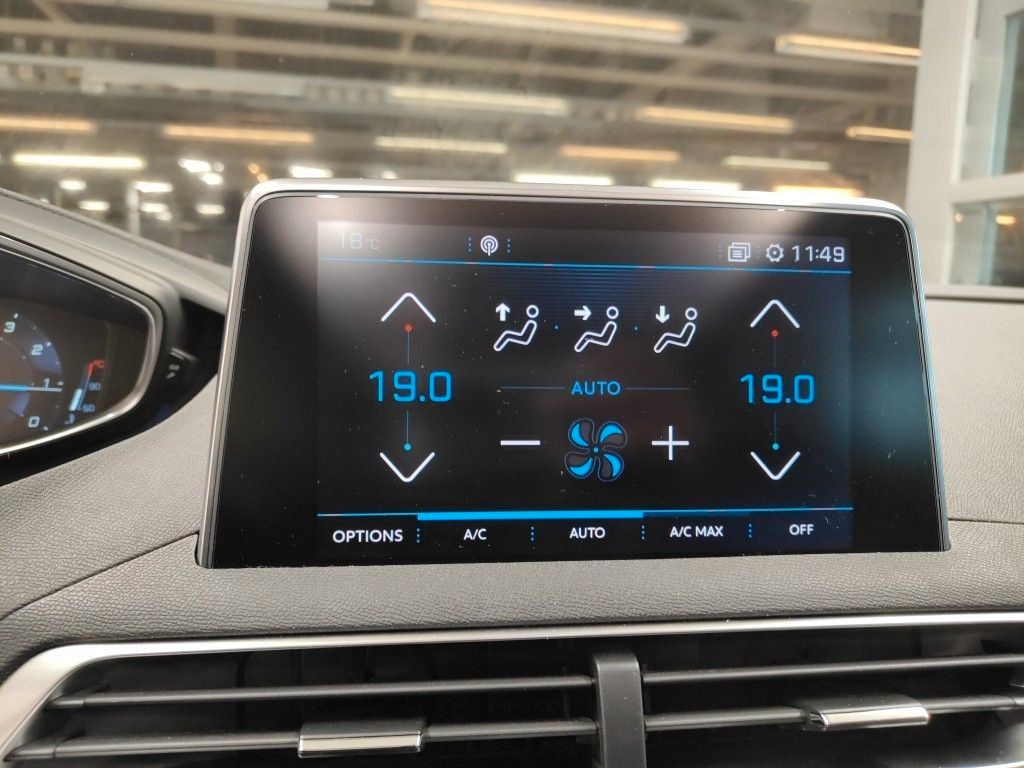 Fahrzeugabbildung Peugeot 5008 Allure 1.2T LED/NAVI/SHZ/AHK/PANO/MEMORY