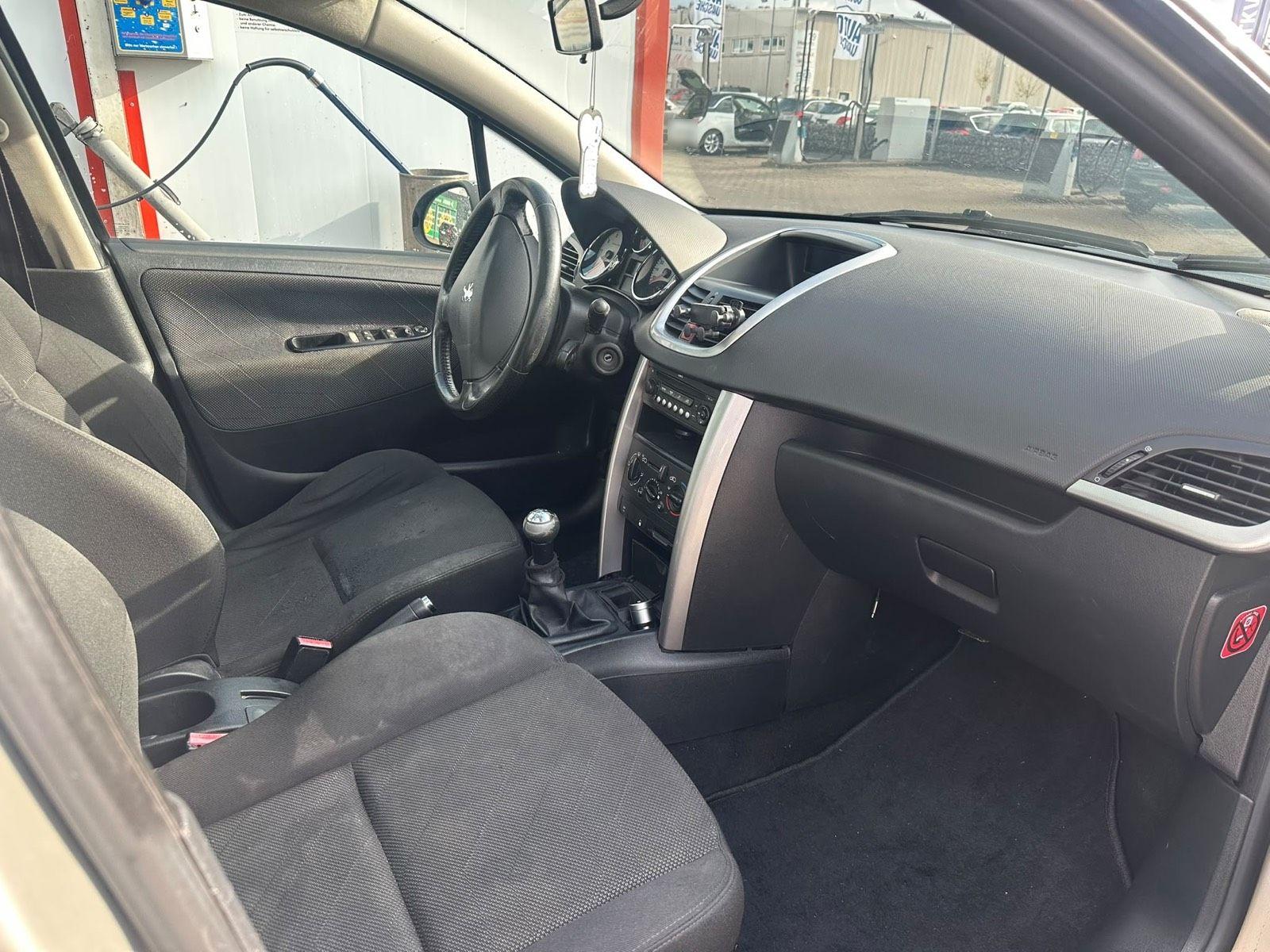 Peugeot 207 2009 — photo 7