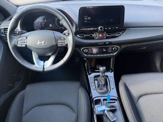 Fahrzeugabbildung Hyundai i30 1.5 T-GDI (140 PS) 48V 7-DCT 2WD Advantage P