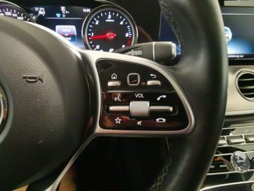 Mercedes-Benz E 220d T Avantgarde AHK NAVI LED KLIMA KAM SHZ