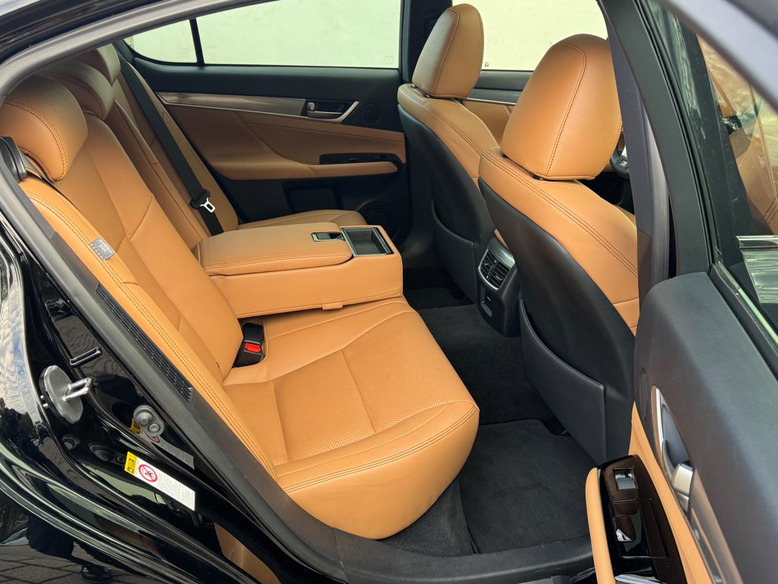 Lexus GS 450h F Sport 345 ch Hybride • Mark Levinson • Toit ouvrant • 4 roues directrices • Sièges ventilés