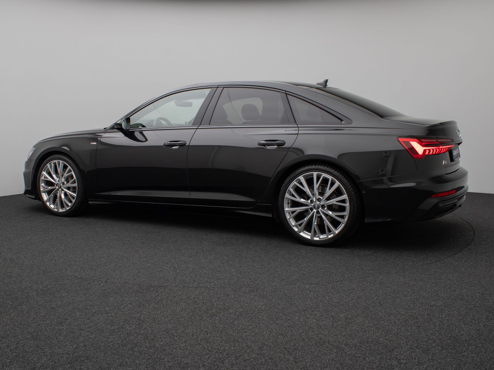 Fahrzeugabbildung Audi A6 Lim. 55 TFSI quattro S-Line + B&O SoftCl HUD