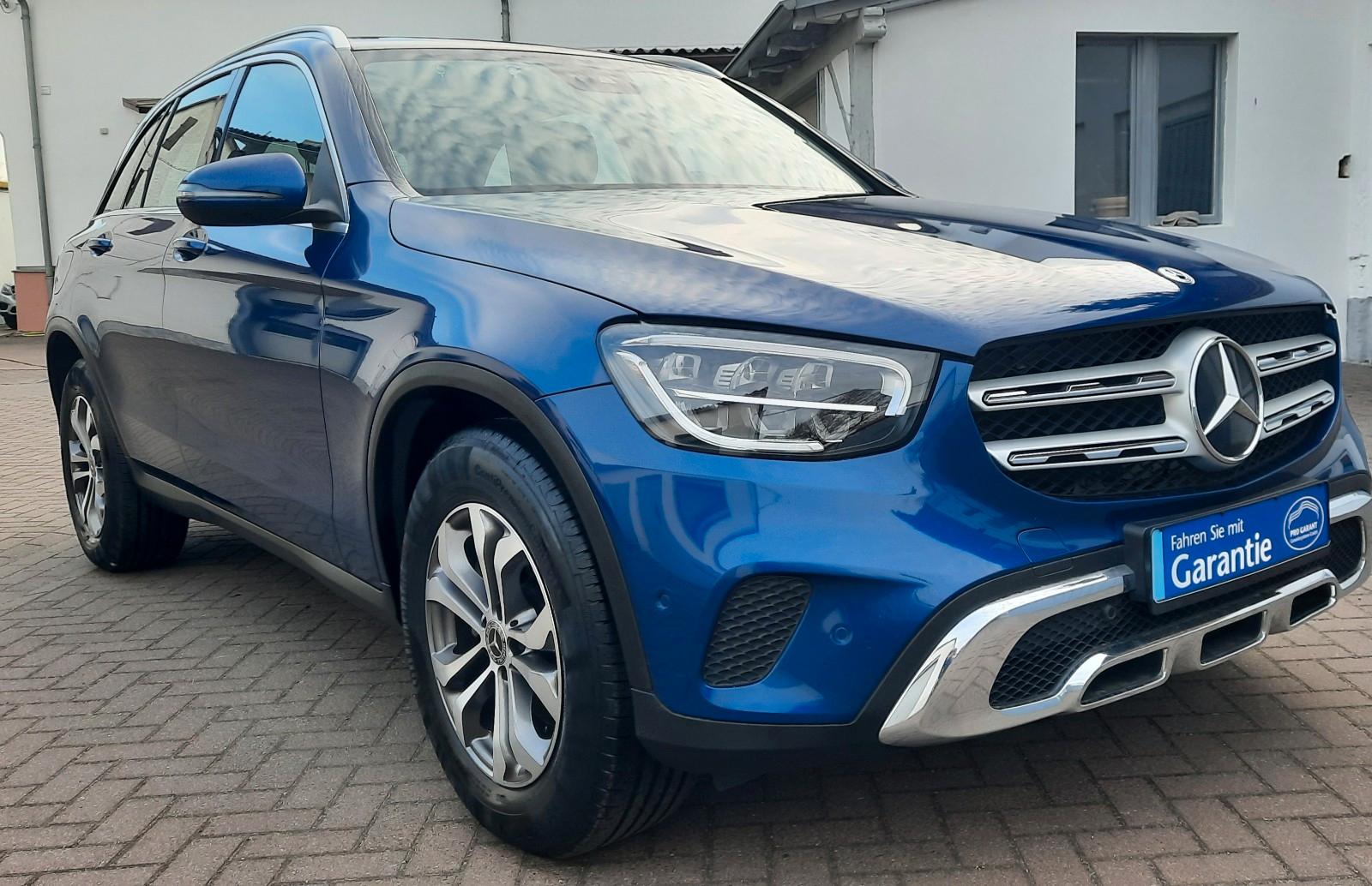 Mercedes-Benz GLC 220 d 4Matic/Distronic/Panorama/1Hand/9G