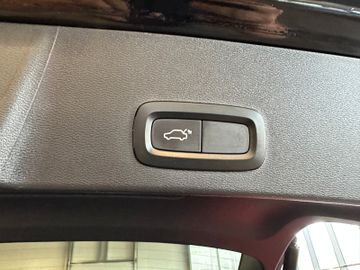 MYAUTOCENTER – Gebraucht- und Jahreswagen mit Werkstattservice in Pfaffenhofen Volvo XC 40 XC40 Inscription AWD *2. Hand*360°Kamera*