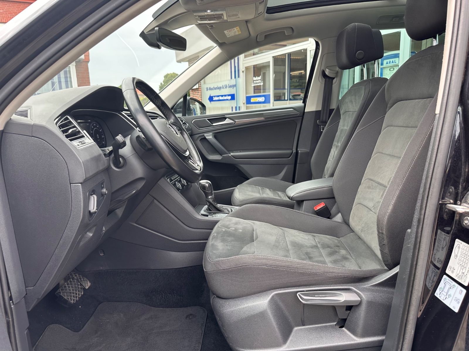 Fahrzeugabbildung Volkswagen Tiguan 2.0 TDI 4M Highline Pano/AHK/ACC/Navi/LED