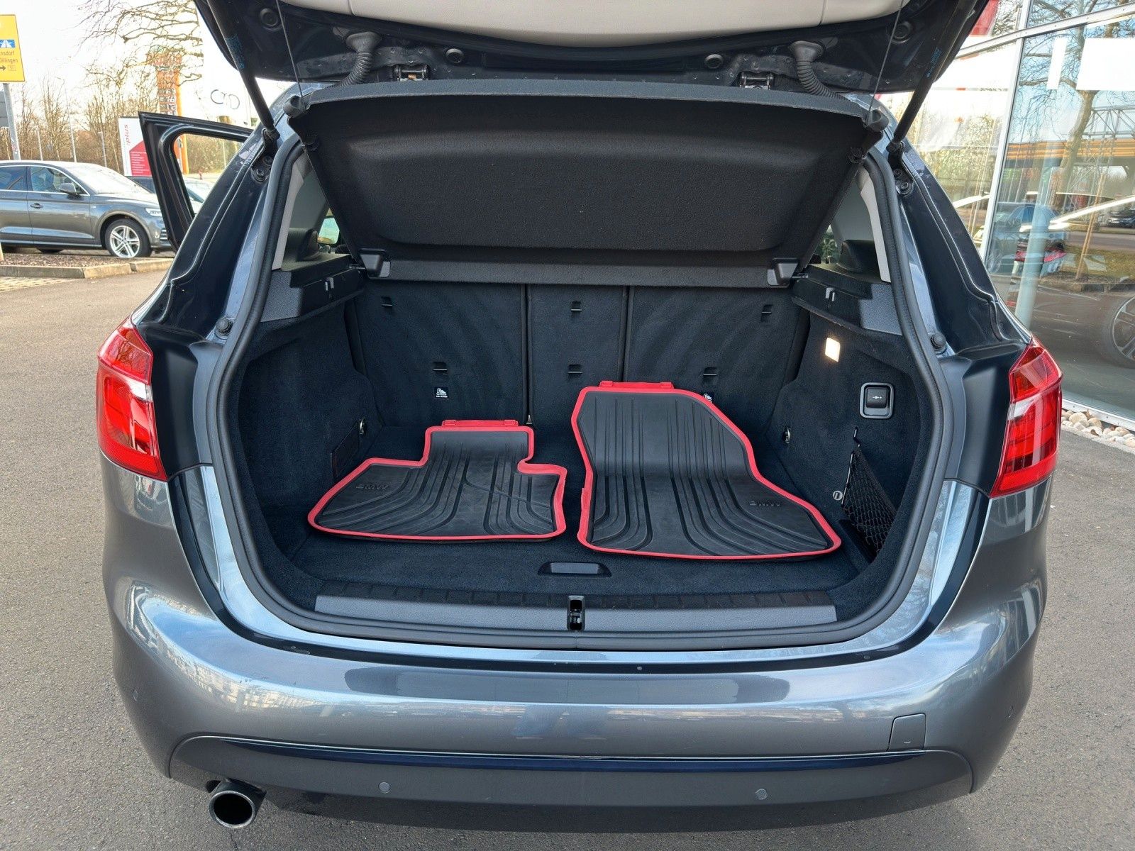 Fahrzeugabbildung BMW 218i  Active Tourer Sport Line AHK LED