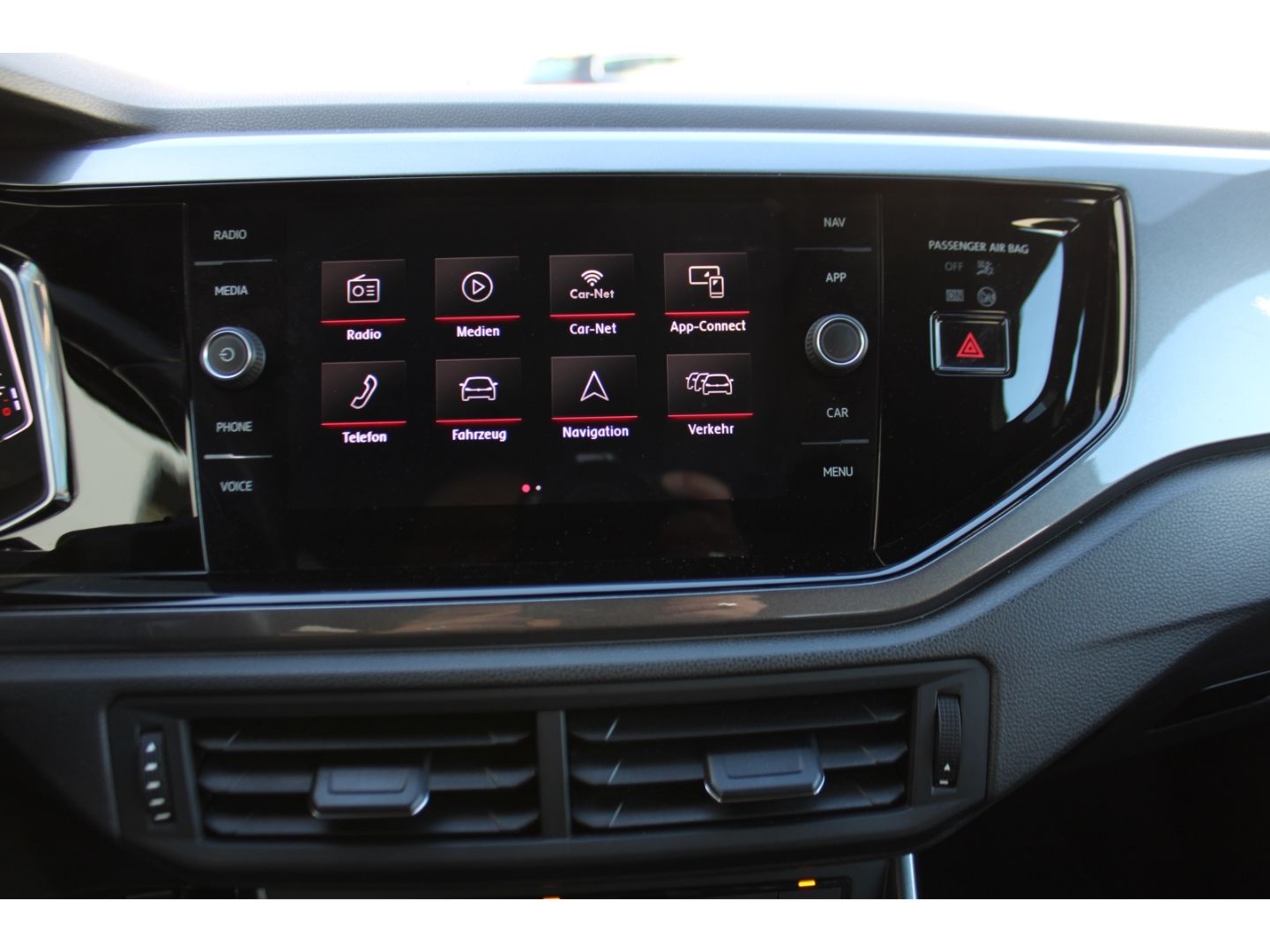 Fahrzeugabbildung Volkswagen Polo VI GTI 2.0TSI DSG ACC LED Milltek H&R PDC R