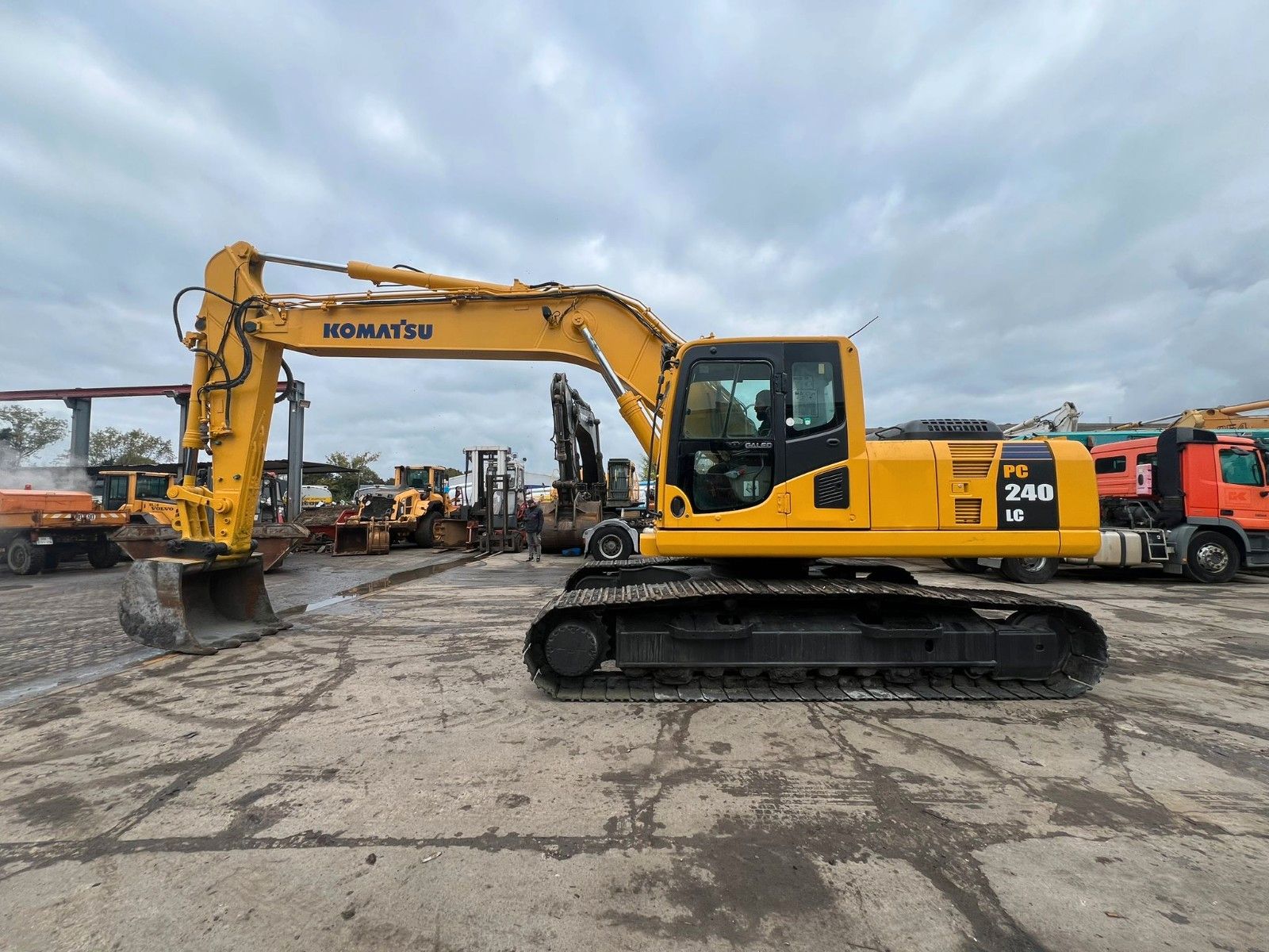 Fahrzeugabbildung Komatsu PC 240 LC-8 /Hammerleitung/ AC /