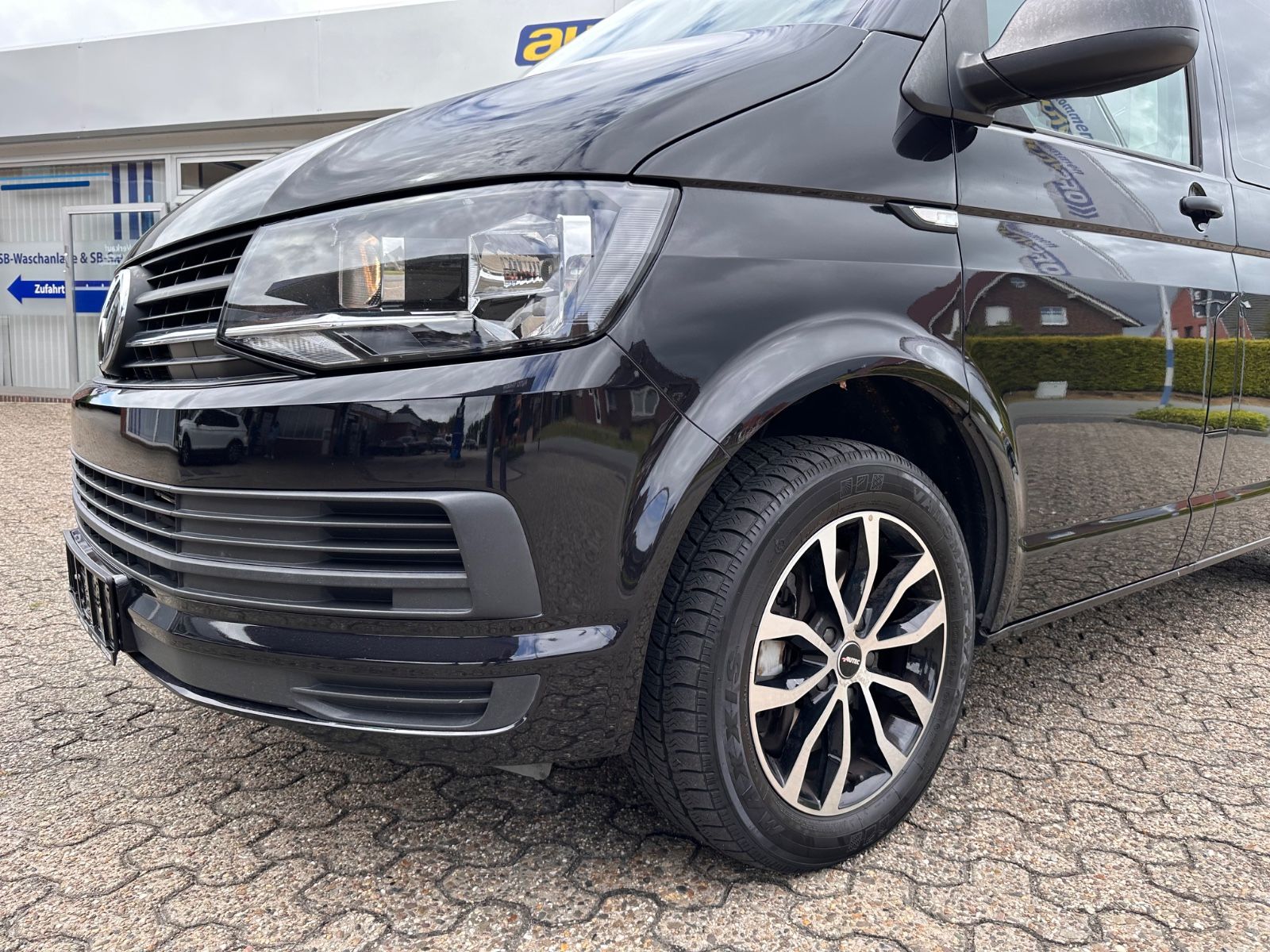 Fahrzeugabbildung Volkswagen T6 Multivan 2.0 TDI 4Motion DSG AHK/Navi/APP