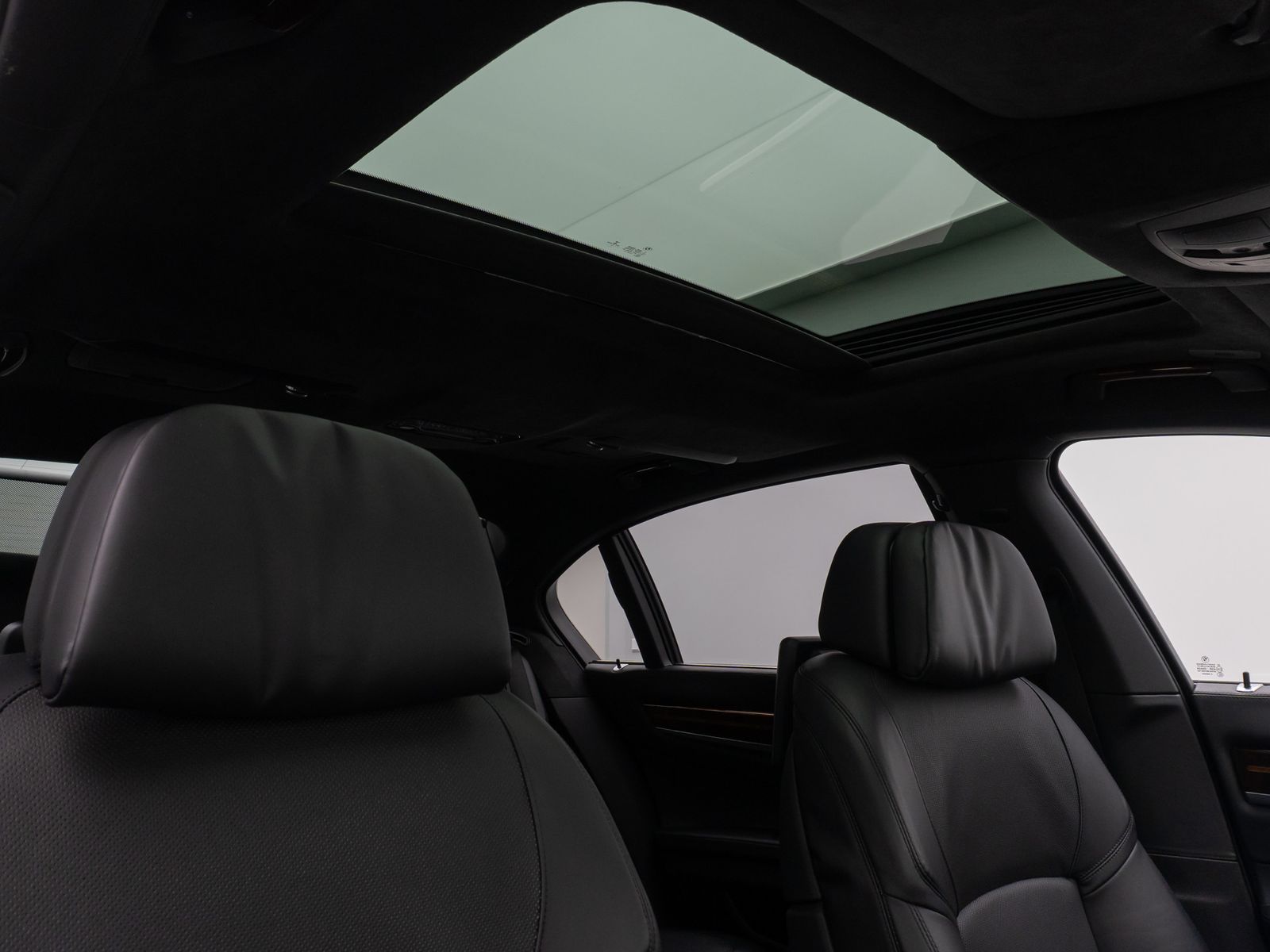 Fahrzeugabbildung BMW 760 Li M Sport Glasdach B&O HUD SoftCl NightVisi