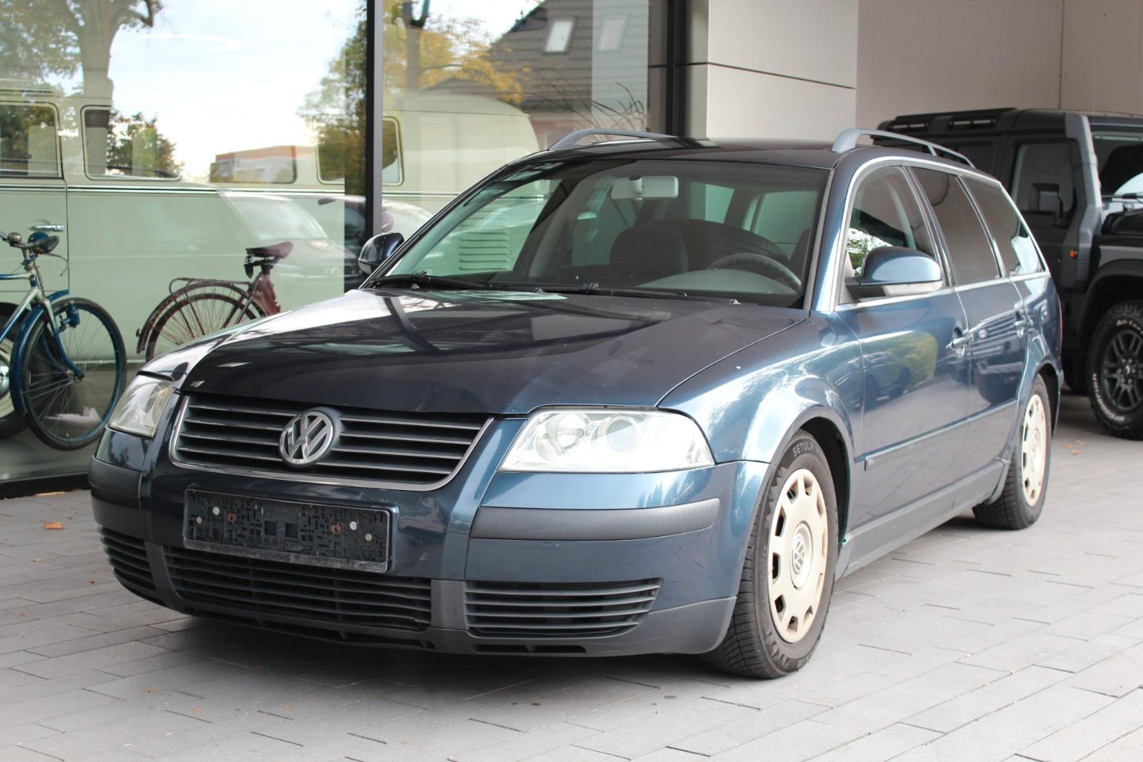 Volkswagen Passat 2005 — rear view