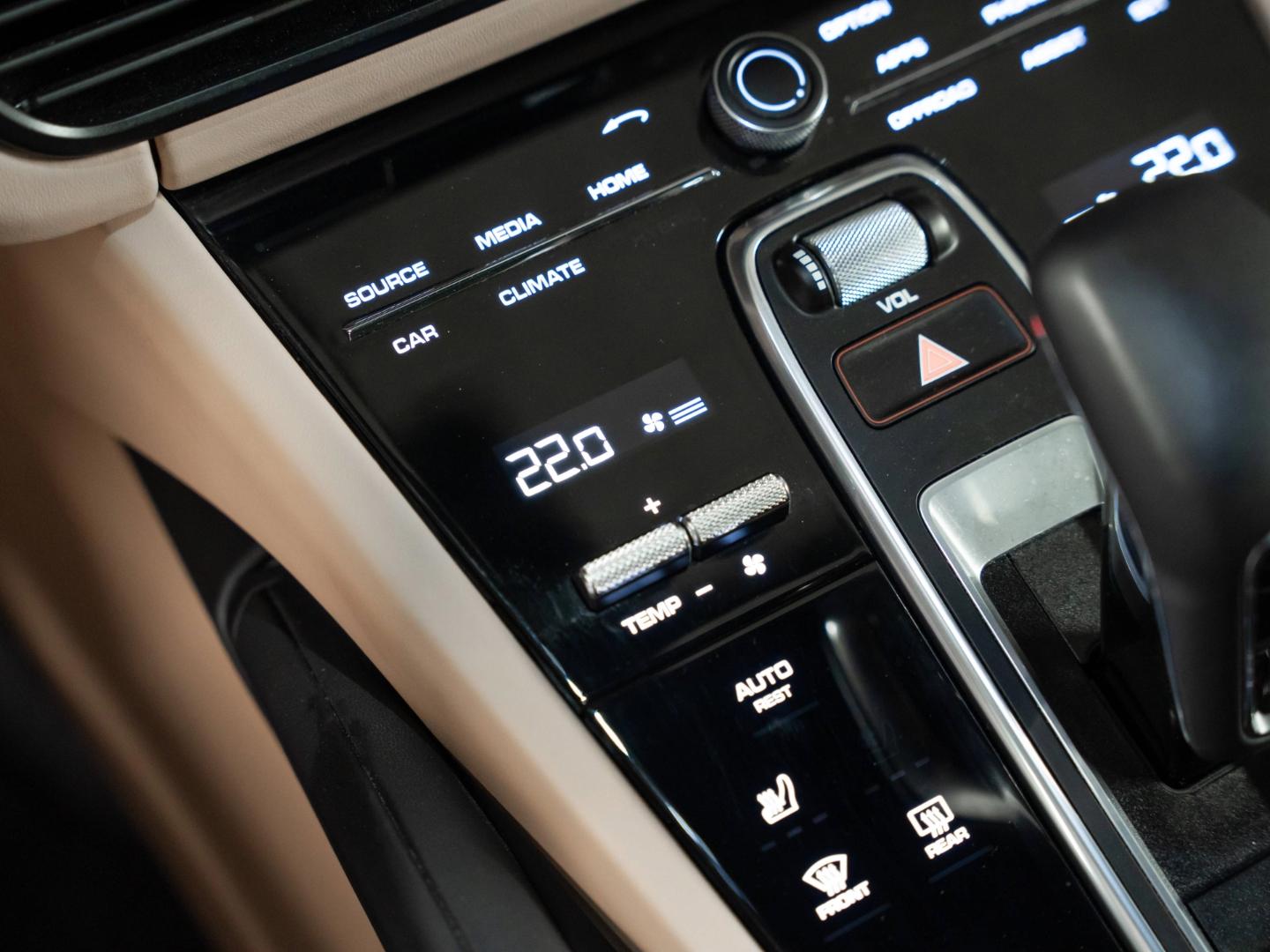 Porsche Cayenne Platinum Edition InnoDrive Surround View, миниатюра 25