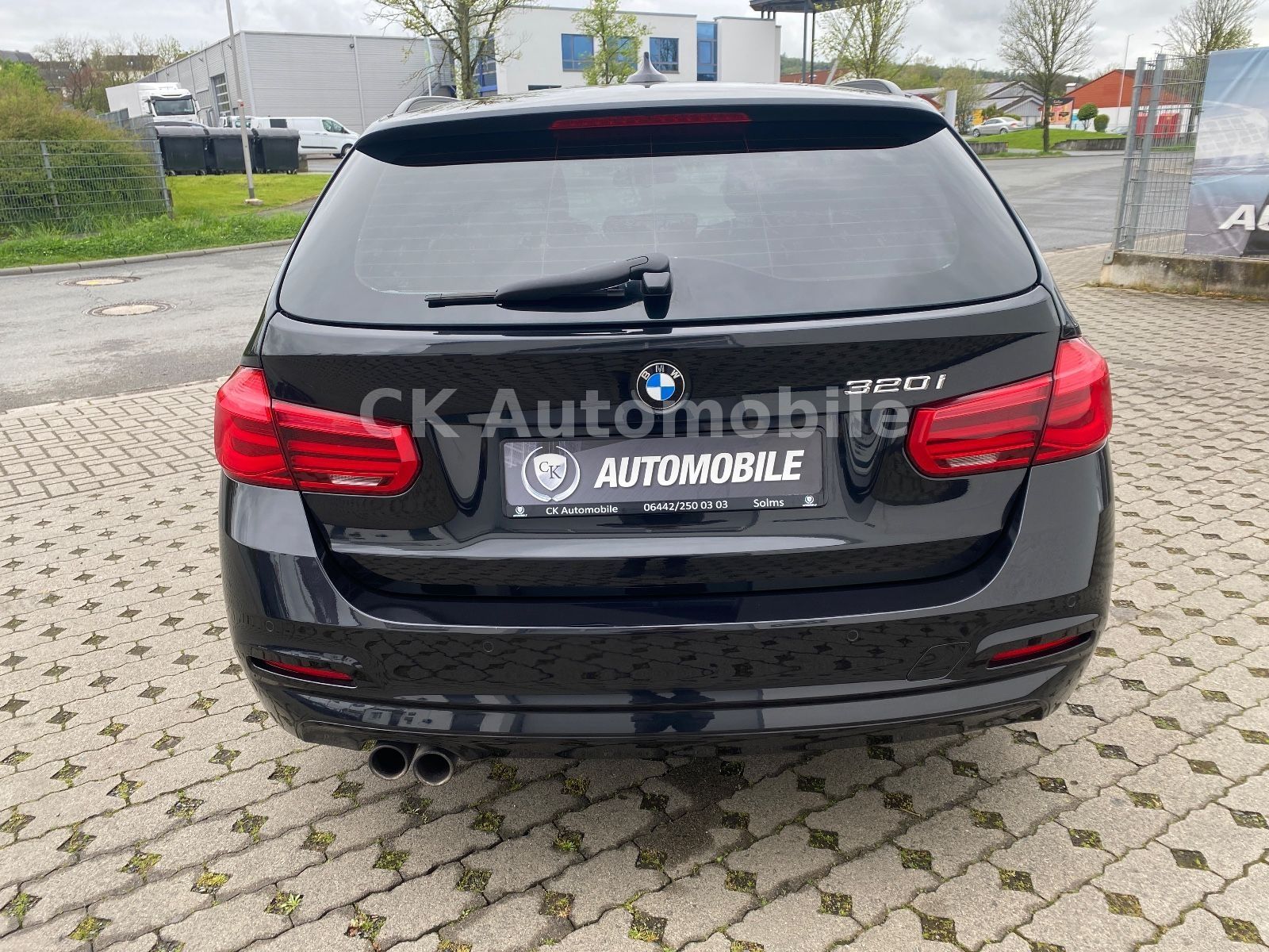Fahrzeugabbildung BMW 320 I Touring Advantage Automatik/Navi/LED/PDC