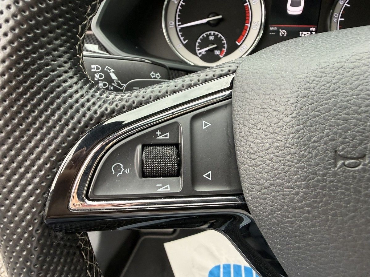 Skoda Superb 2.0 TSI DSG SportLine Standheizung Pano foto 21