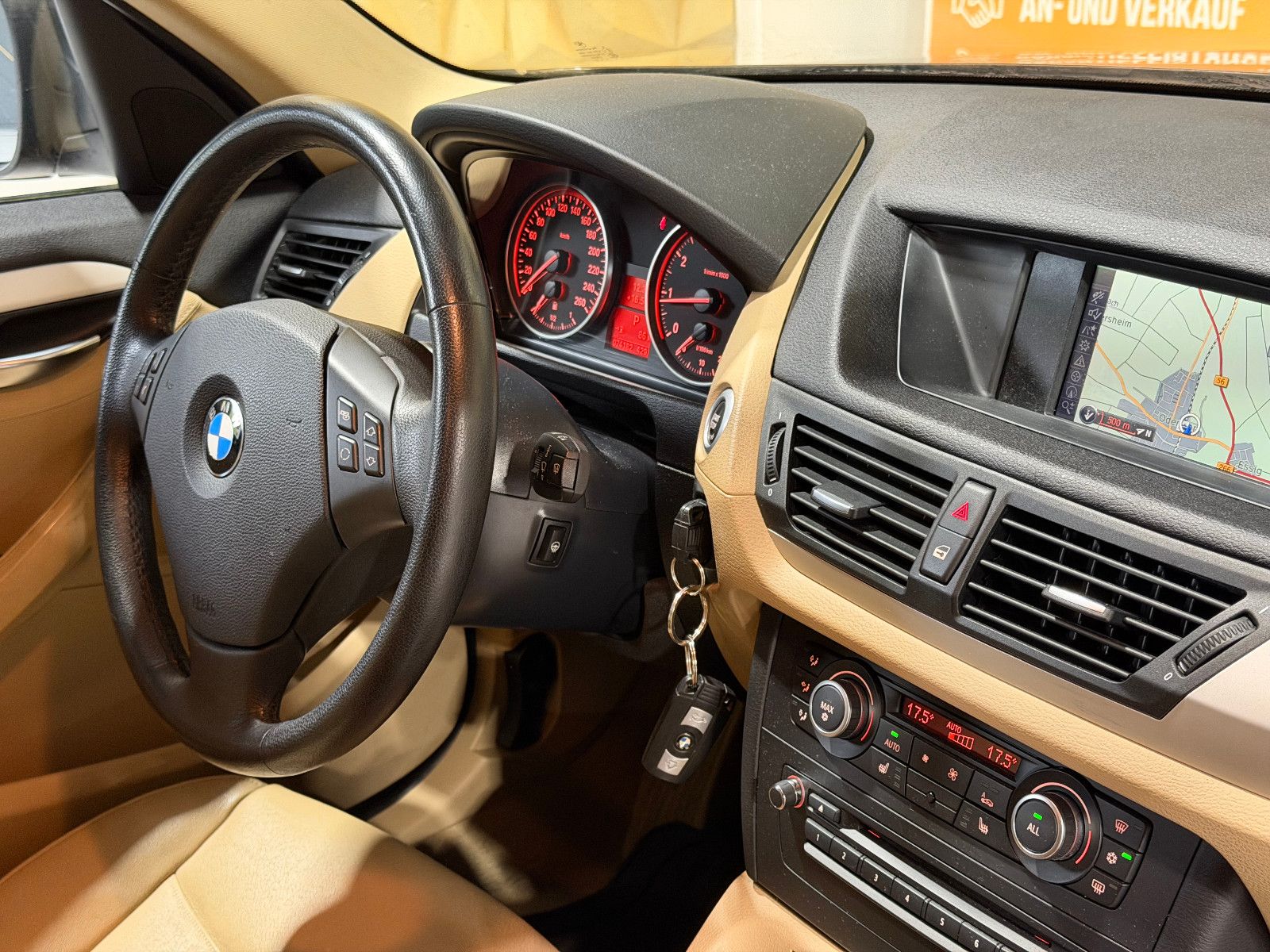 Fahrzeugabbildung BMW X1 20 i sDrive/NAVI/LEDER/XENON/KAMERA