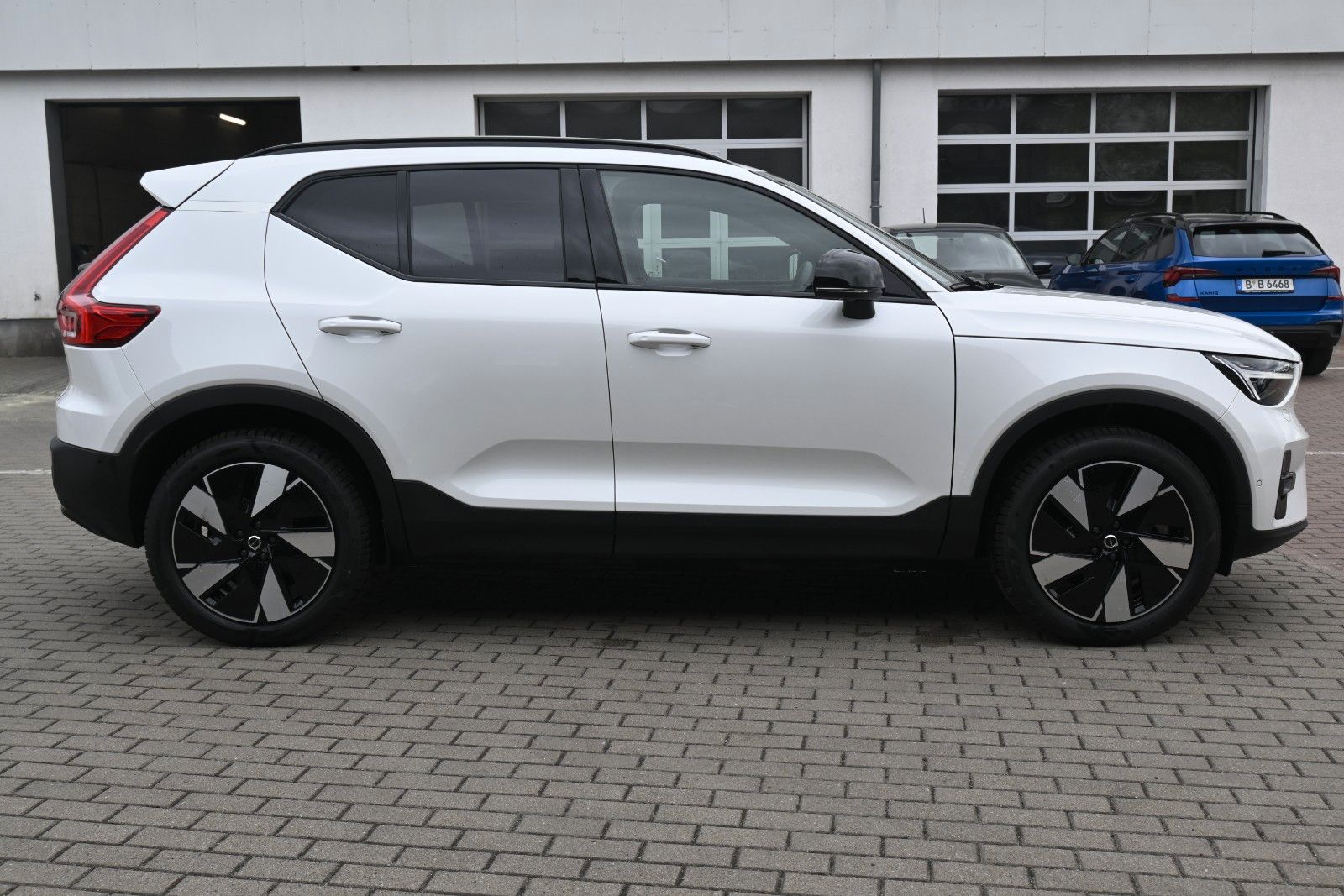 Fahrzeugabbildung Volvo EX40 SingleMotorExtendedRangePlus Dark*574 KM RW