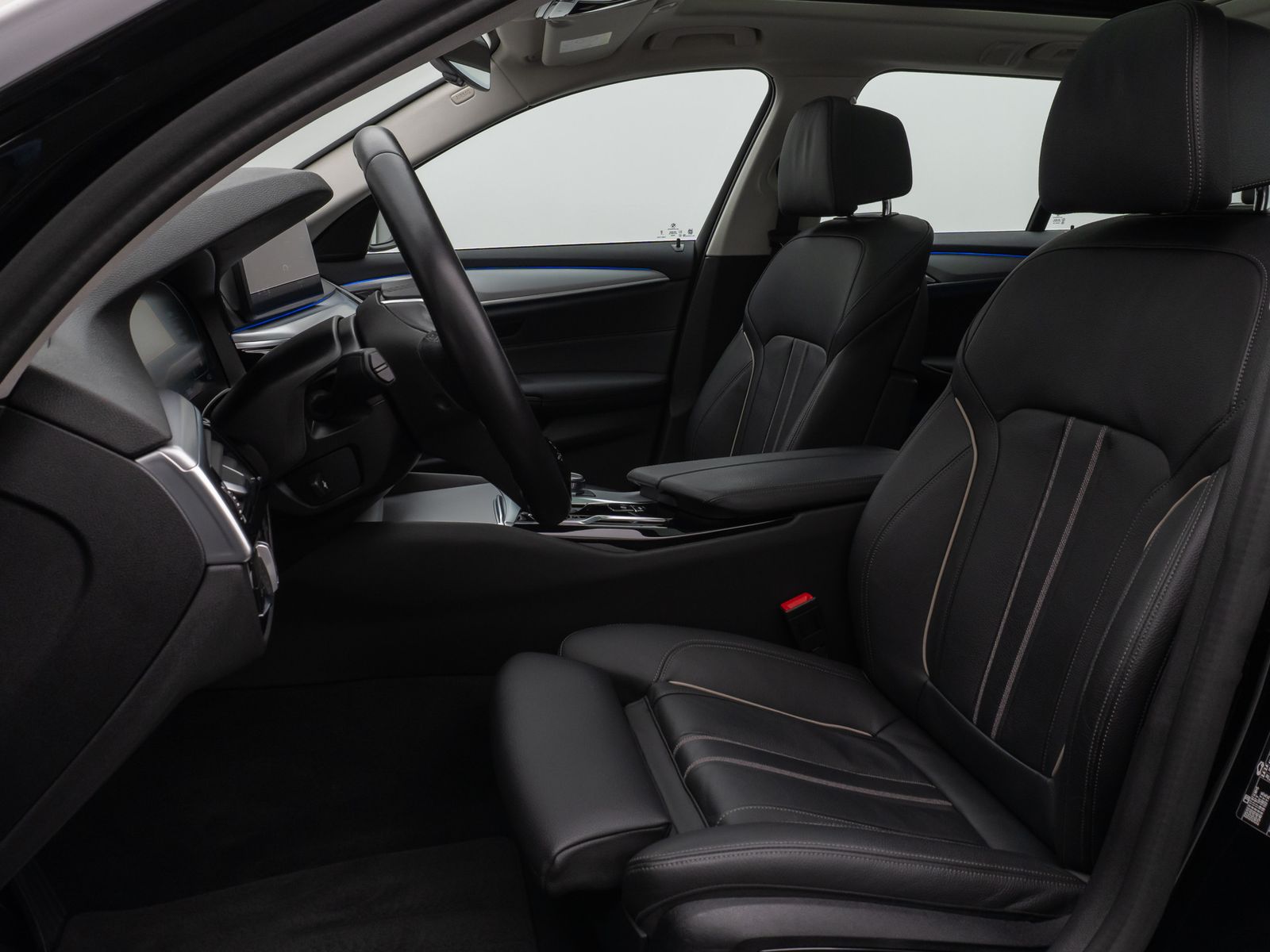 Fahrzeugabbildung BMW 530d Panorama Kamera DAB HiFi DrivAssist Komfort