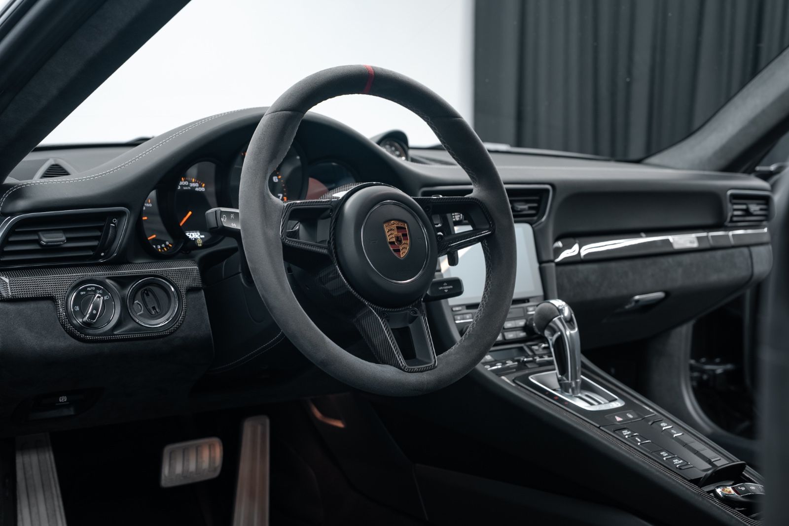 Fahrzeugabbildung Porsche 911 GT2 RS WEISSACH/PTS/LIFT/KAMERA/1.HAND/BOSE