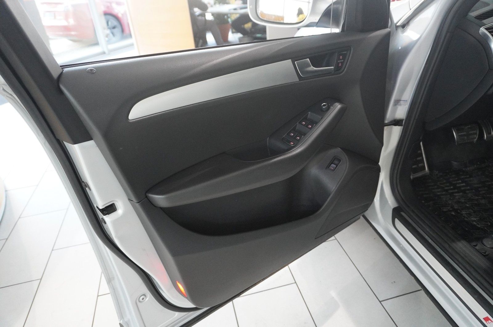 Fahrzeugabbildung Audi Q5 3.0 TDI V6 S-LINE QUATTRO NAVI/BI-XENON/SPORT