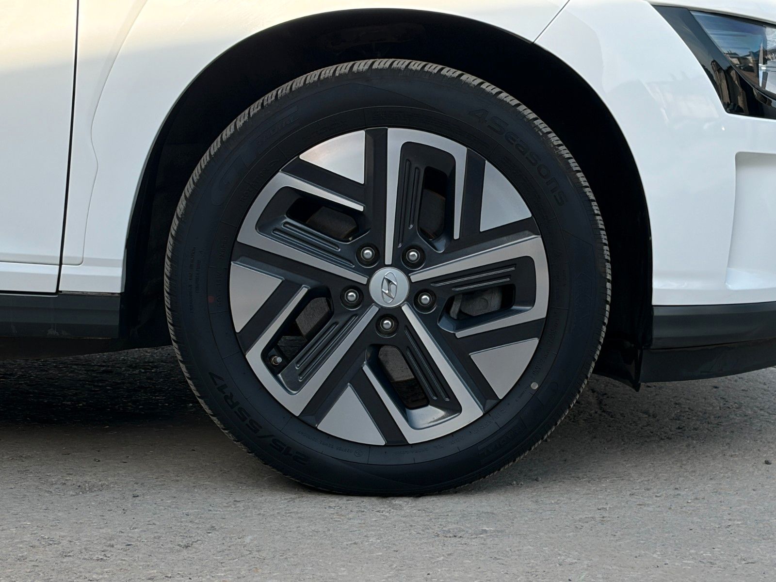 Fahrzeugabbildung Hyundai KONA E Select SHZ LHZ ACC LKA LFA Navi CarPlay