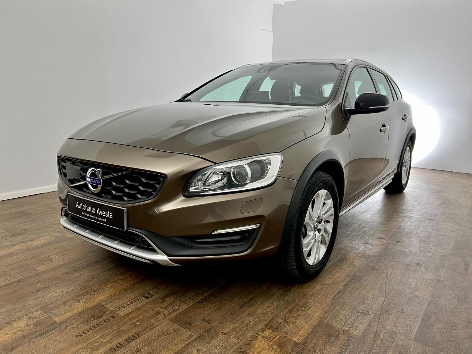 Volvo V60 CROSS COUNTRY D4 / 1.H/ CARPLAY/ 2017/ AUTOM