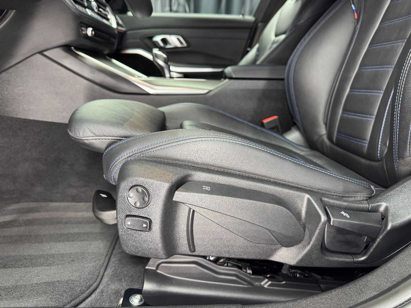 Fahrzeugabbildung BMW M340i Touring xDrive|LASER|HEAD-UP|AHK|ACC|