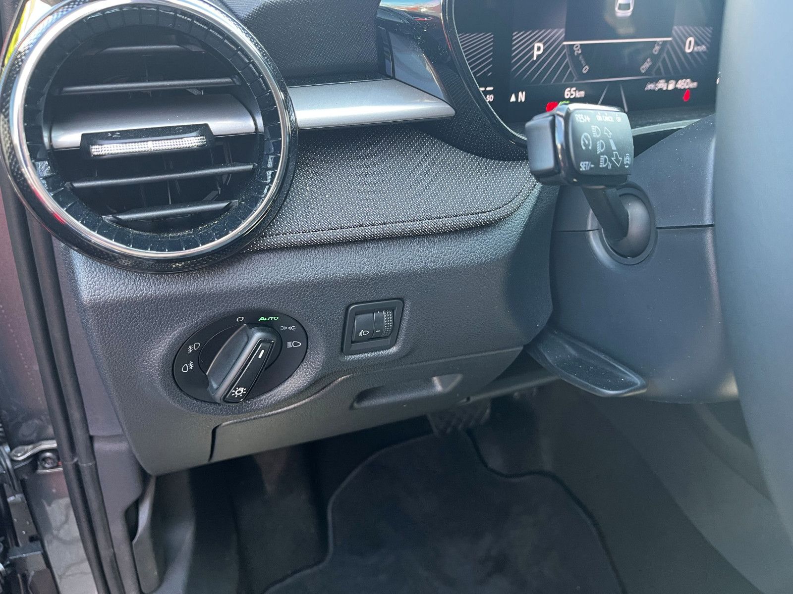 Fahrzeugabbildung SKODA Fabia Selection DSG ALU PDC DAB BT ALLSEASON