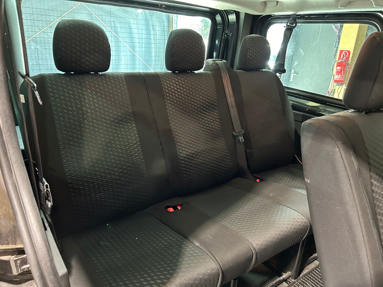 Fahrzeugabbildung Renault Trafic Combi L1H1 2,7t  Expression/9-SITZ/NAVI/