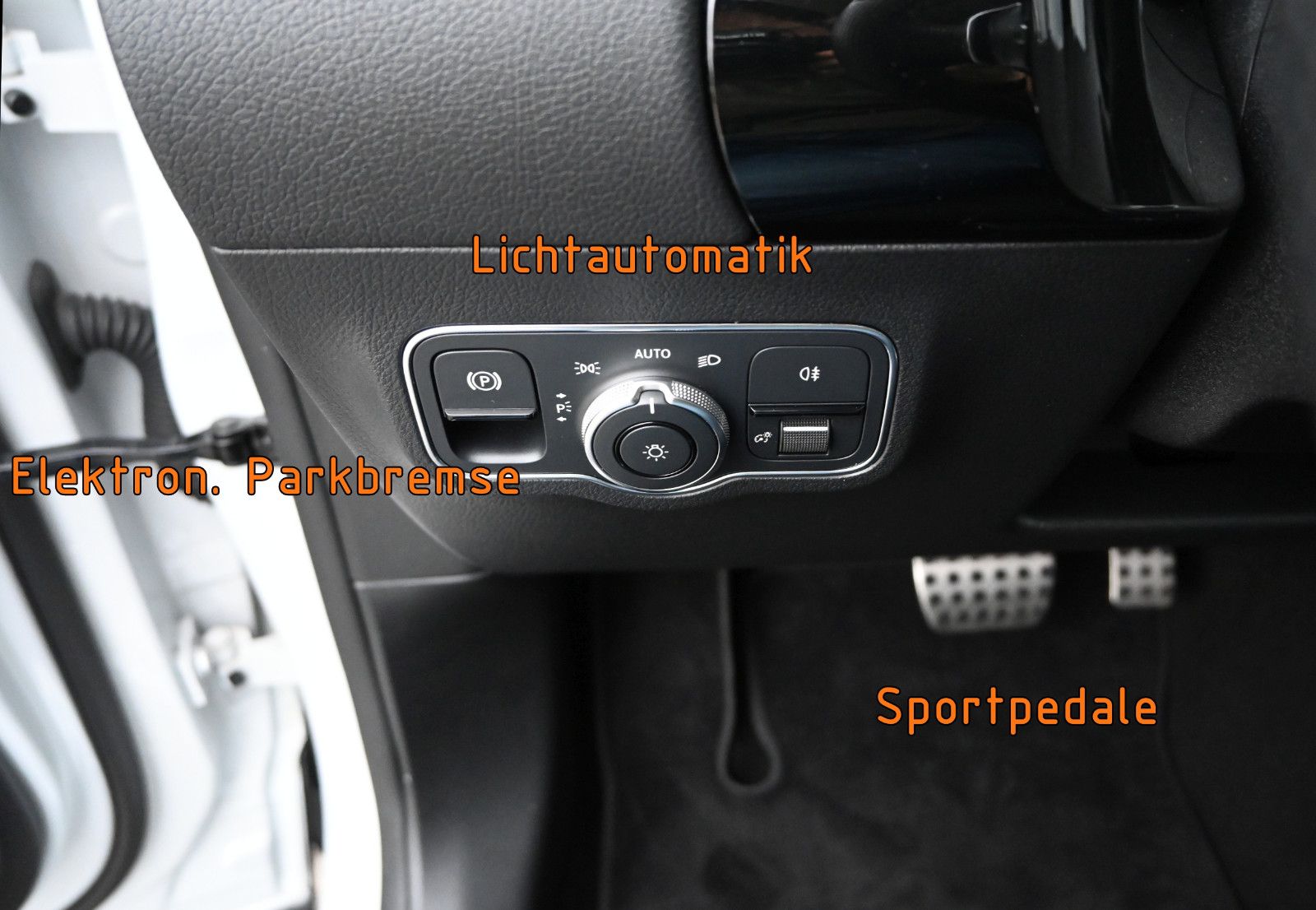 Fahrzeugabbildung Mercedes-Benz GLA 250 DCT AMG Line °DISTRONIC°HUD°STANDHEIZUNG