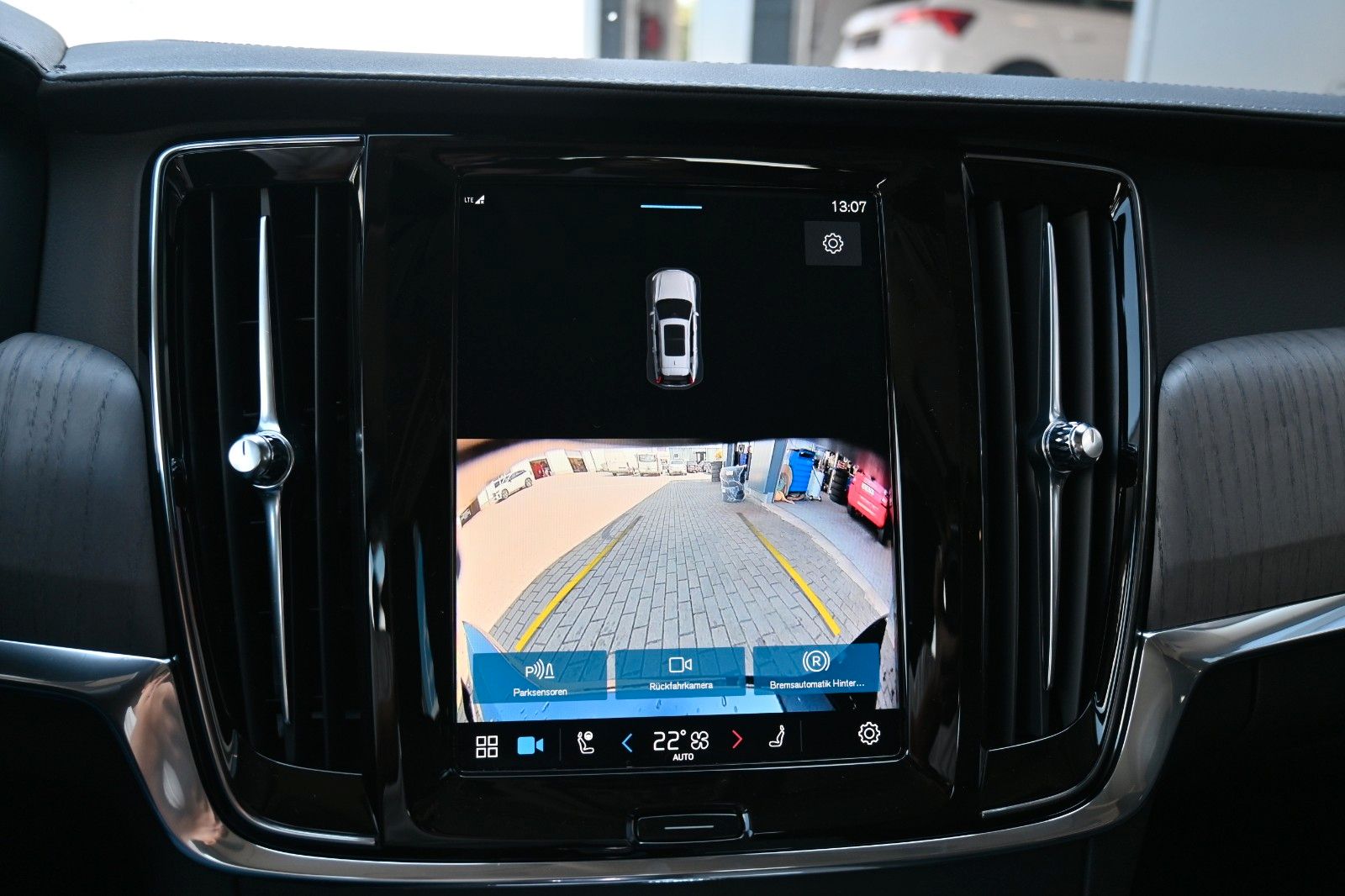 Fahrzeugabbildung Volvo V90 B4 D AWD Cross Country *Pano*STDHZG*ACC