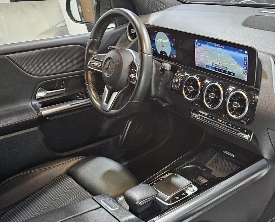 Image of Mercedes-Benz B 200