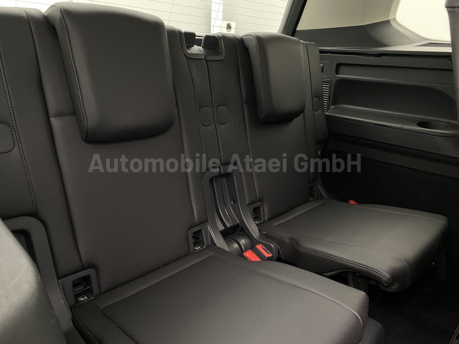 Fahrzeugabbildung Volkswagen Touran DSG *Taxi* 7-SITZE+NAVI+LEDER (9277)