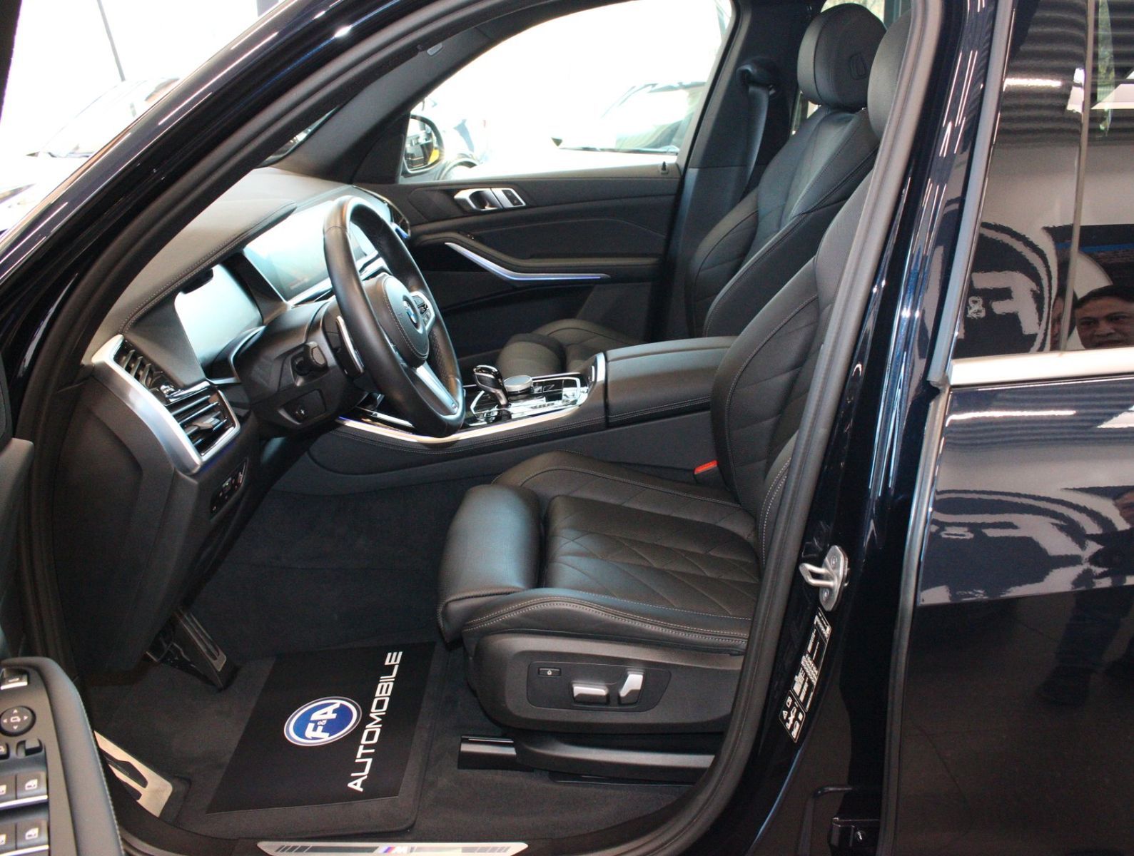 Fahrzeugabbildung BMW X5 xDrive30d M Sport Pano+HUD+360° Kamera