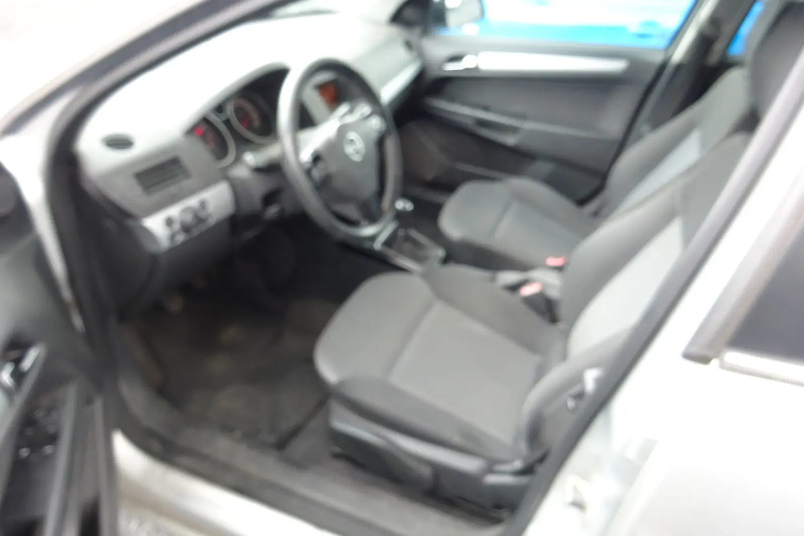 Opel Astra 2010 — photo 10