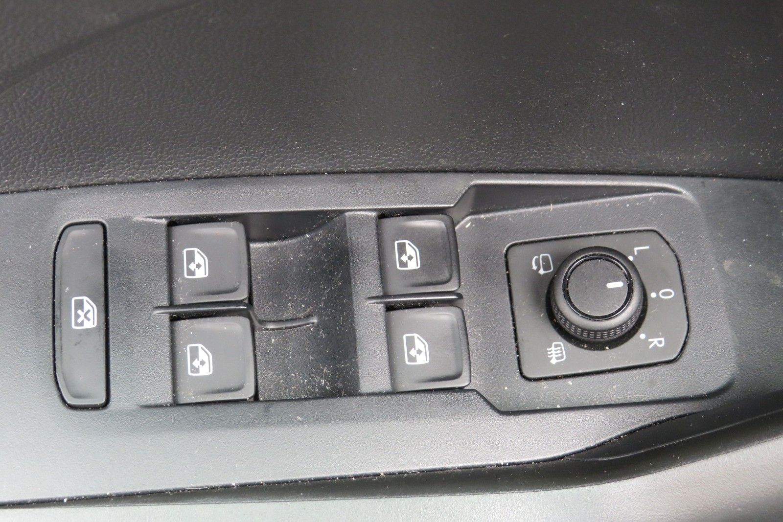 Fahrzeugabbildung Volkswagen T-Cross DSG ACC KAMERA NAVI SITZH LED APP GJ 1.H